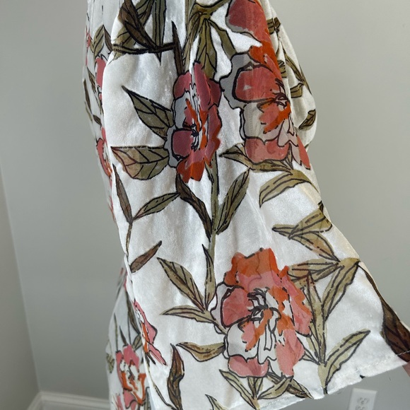 Fabrik Elegant Floral Wrap Dress with flowing sleeves Size L - Picture 8 of 8